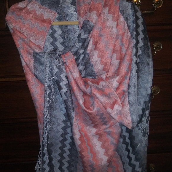 Women's Swaggy Wrap Shawl - Picture 3 of 4